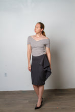 Cargar imagen en el visor de la galería, Grey slim skirt with side ruffle